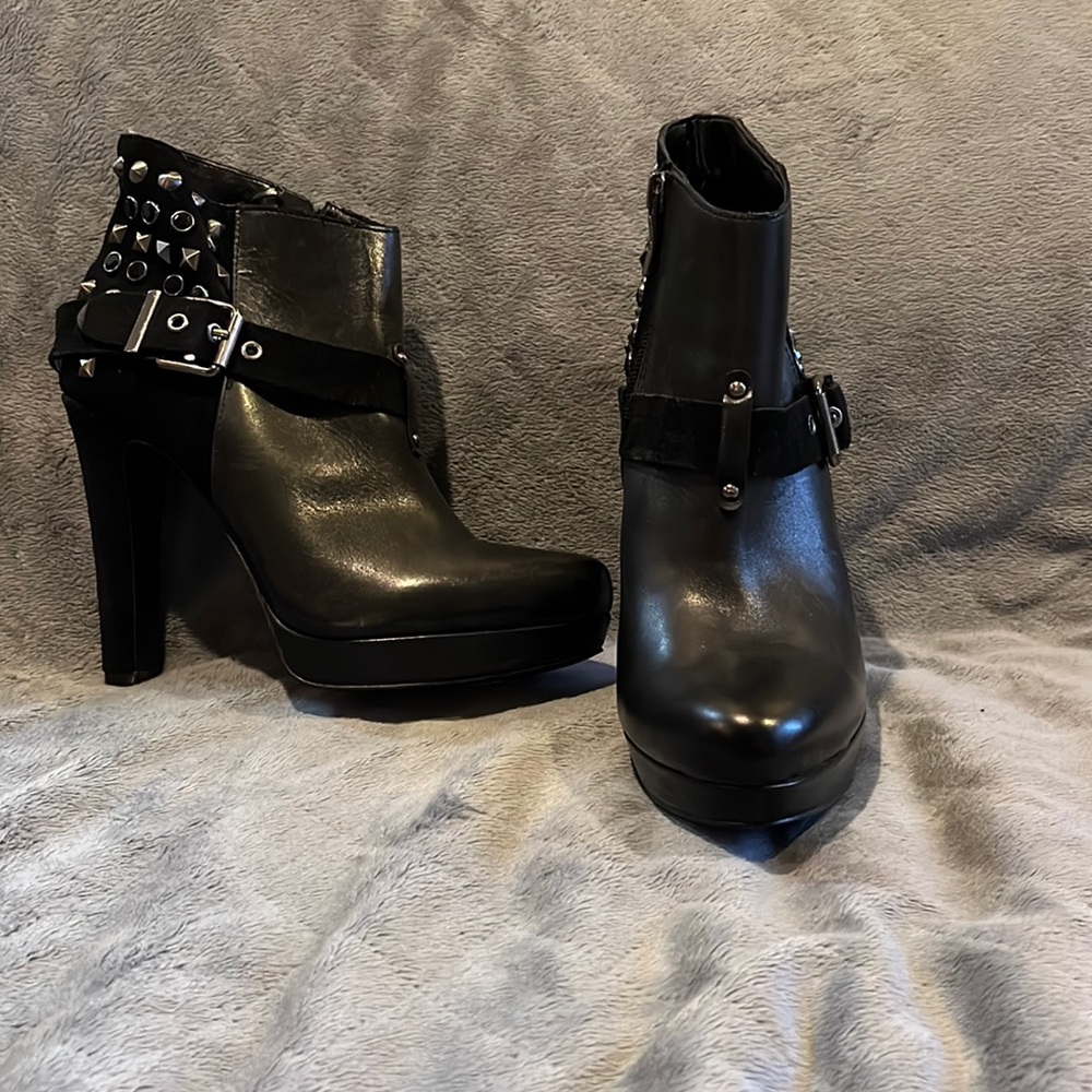 Suede/leather ankle boots, size 7, 4” heels,  1” platform titanium stud accents